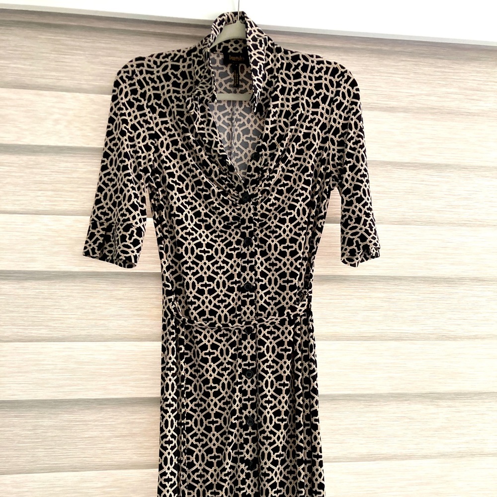 Laundry by Shelli Segal Flattering Dress for work or a night out